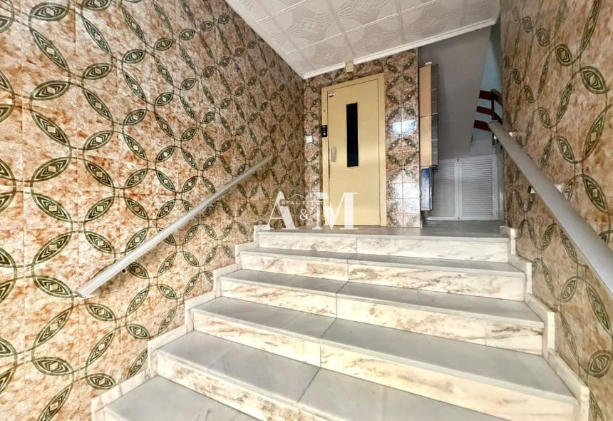 3 soveværelse Strandlejlighed til leje i Torrevieja - € 900 (Ref: 10095698)