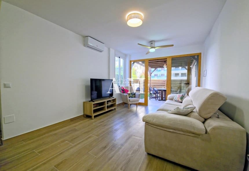 3 Zimmer Strandapartment zu vermieten in Playa Flamenca mit Pool - 1.200 € (Ref: 10095701)