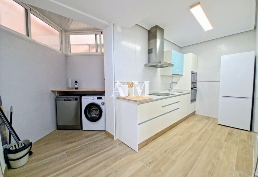 3 Zimmer Strandapartment zu vermieten in Playa Flamenca mit Pool - 1.200 € (Ref: 10095701)