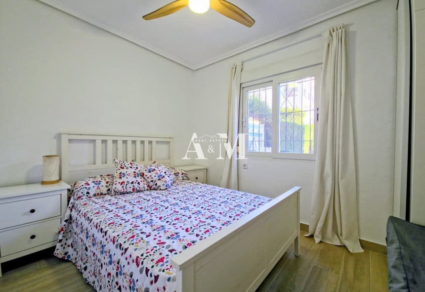 3 Zimmer Strandapartment zu vermieten in Playa Flamenca mit Pool - 1.200 € (Ref: 10095701)