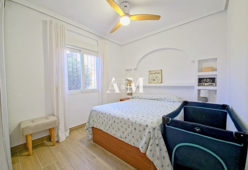 3 Zimmer Strandapartment zu vermieten in Playa Flamenca mit Pool - 1.200 € (Ref: 10095701)
