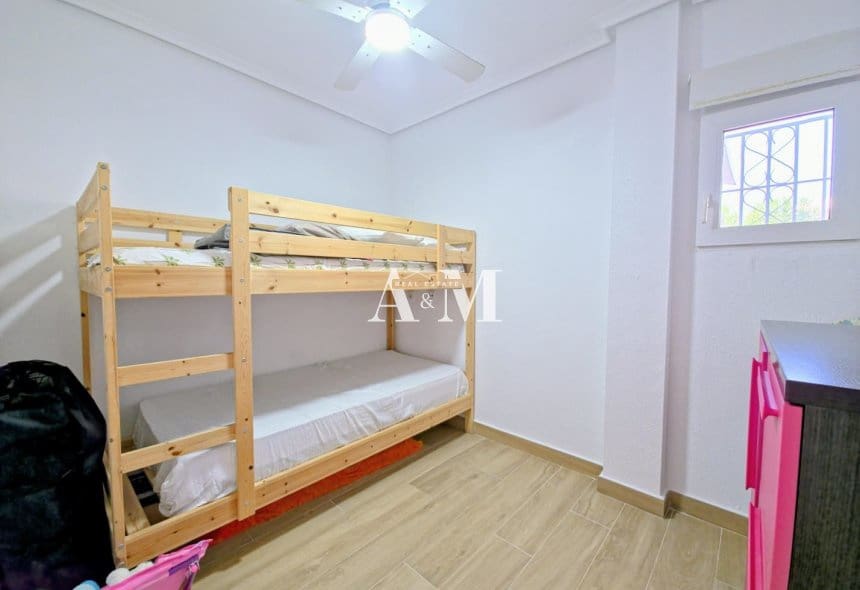 3 Zimmer Strandapartment zu vermieten in Playa Flamenca mit Pool - 1.200 € (Ref: 10095701)
