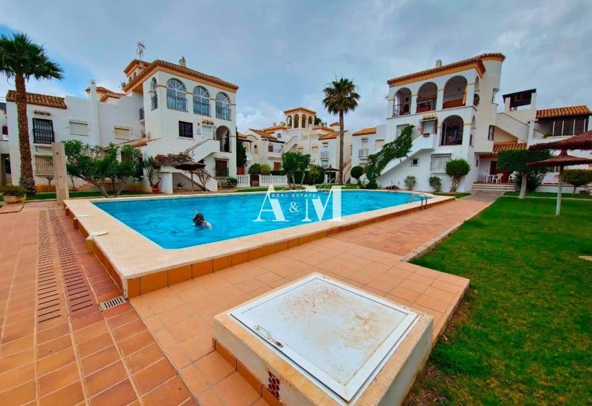 3 Zimmer Strandapartment zu vermieten in Playa Flamenca mit Pool - 1.200 € (Ref: 10095701)