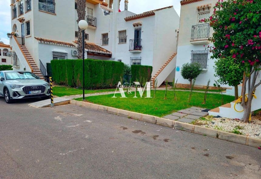 3 Zimmer Strandapartment zu vermieten in Playa Flamenca mit Pool - 1.200 € (Ref: 10095701)