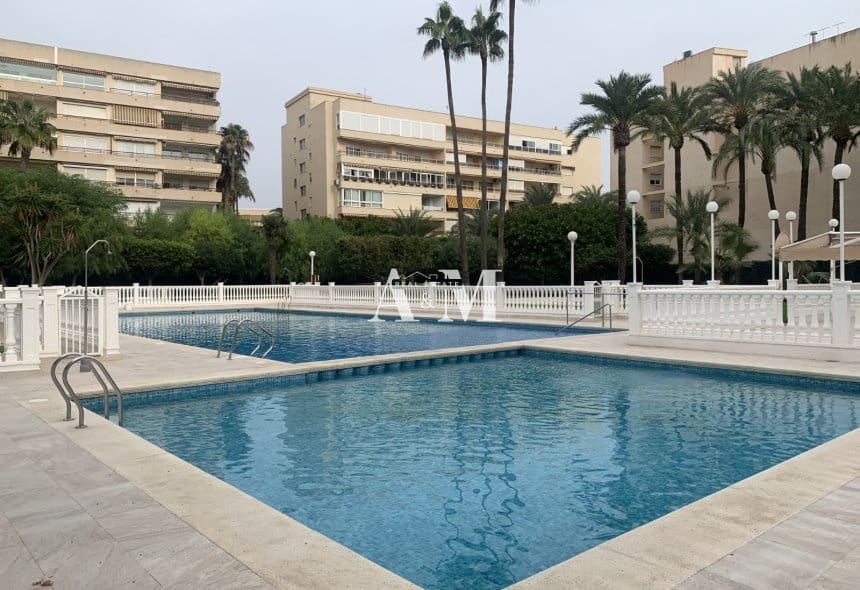 2 quarto Apartamento de Praia para arrendar em Torrevieja com piscina - 1 300 € (Ref: 10095702)
