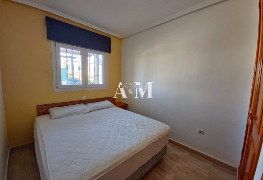 2 soveværelse Bungalow til leje i Torre de la Horadada med swimmingpool - € 800 (Ref: 10095704)