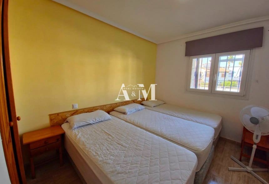2 soveværelse Bungalow til leje i Torre de la Horadada med swimmingpool - € 800 (Ref: 10095704)