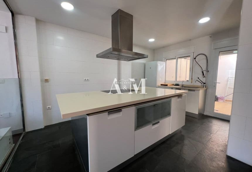 3 sovrum Radhus att hyra i Perleta med garage - 1 850 € (Ref: 10095790)