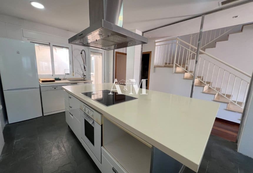 3 sovrum Radhus att hyra i Perleta med garage - 1 850 € (Ref: 10095790)
