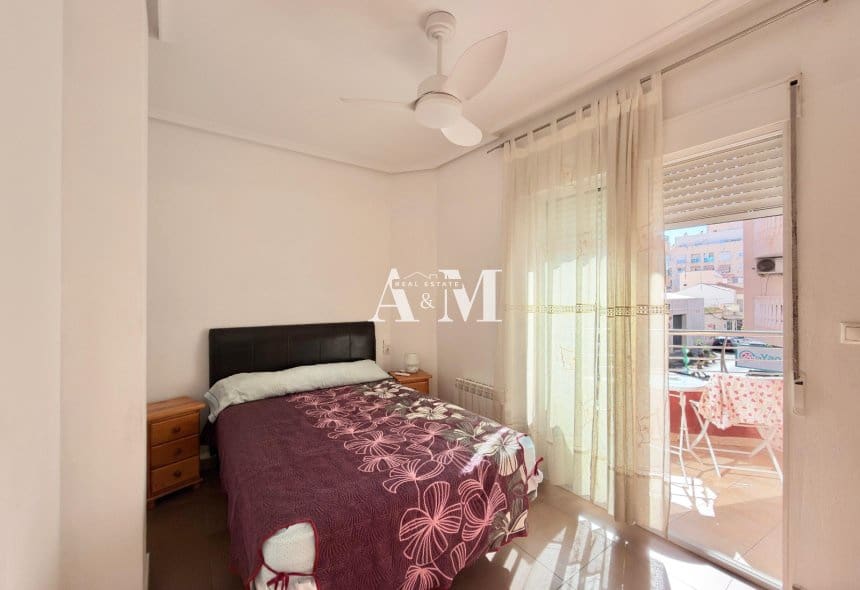 Apartamento de 2 habitaciones en Torrevieja en alquiler - 800 € (Ref: 10095791)
