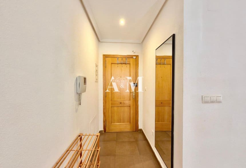 Apartamento de 2 habitaciones en Torrevieja en alquiler - 800 € (Ref: 10095791)