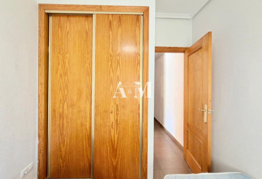 Apartamento de 2 habitaciones en Torrevieja en alquiler - 800 € (Ref: 10095791)