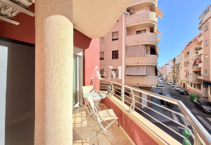 Apartamento de 2 habitaciones en Torrevieja en alquiler - 800 € (Ref: 10095791)