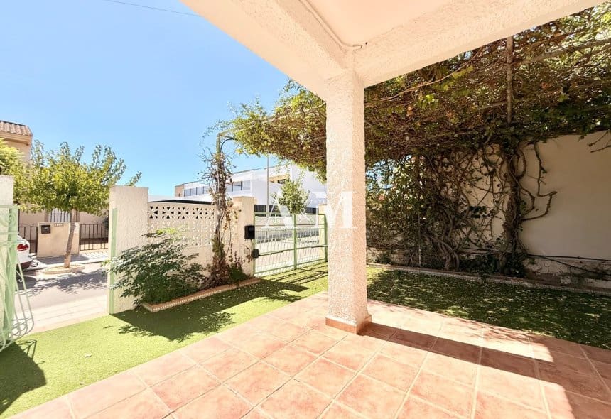 3 bedroom Terraced Villa for rent in Torre de la Horadada - € 1,200 (Ref: 10098612)