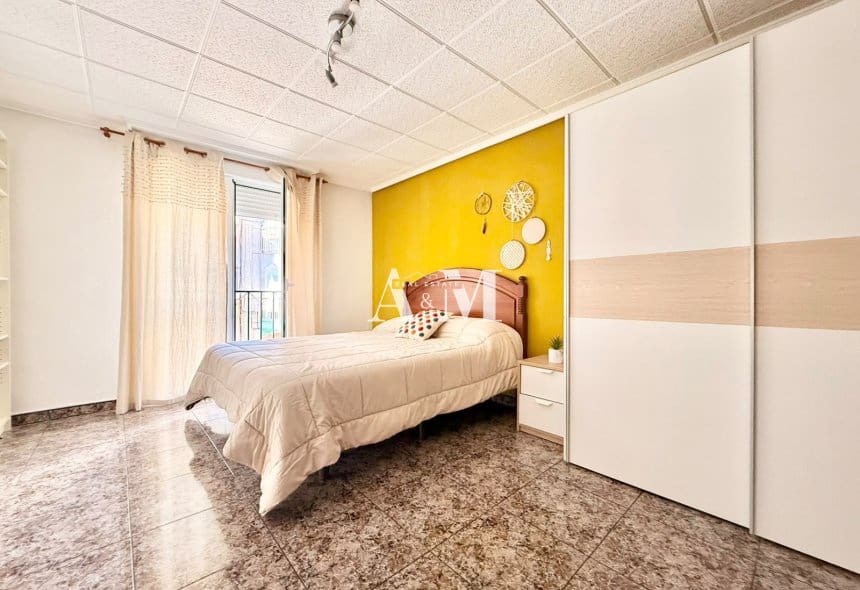 3 bedroom Apartment for rent in Elche / Elx - € 700 (Ref: 10099418)