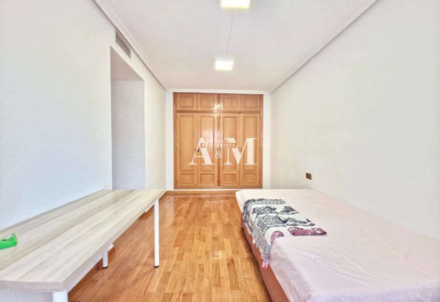 3 sypialnia Penthouse do wynajęcia w Miasto Alicante / Alacant z garażem - 1 700 € (Ref: 10111047)