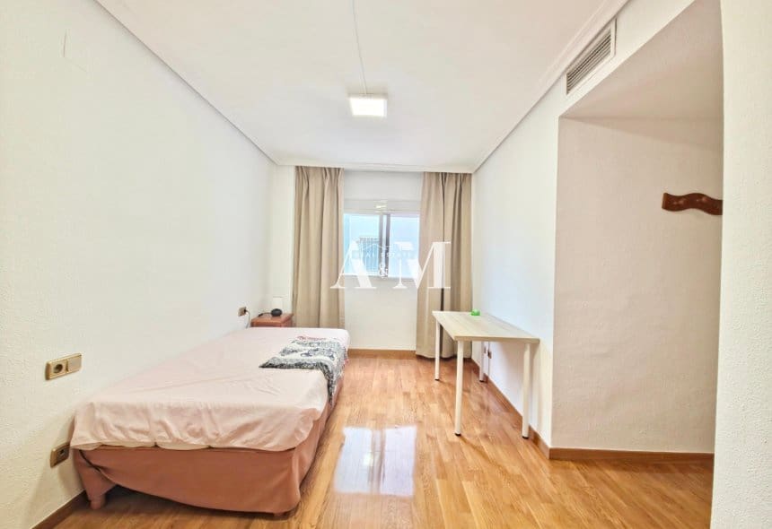 3 sypialnia Penthouse do wynajęcia w Miasto Alicante / Alacant z garażem - 1 700 € (Ref: 10111047)