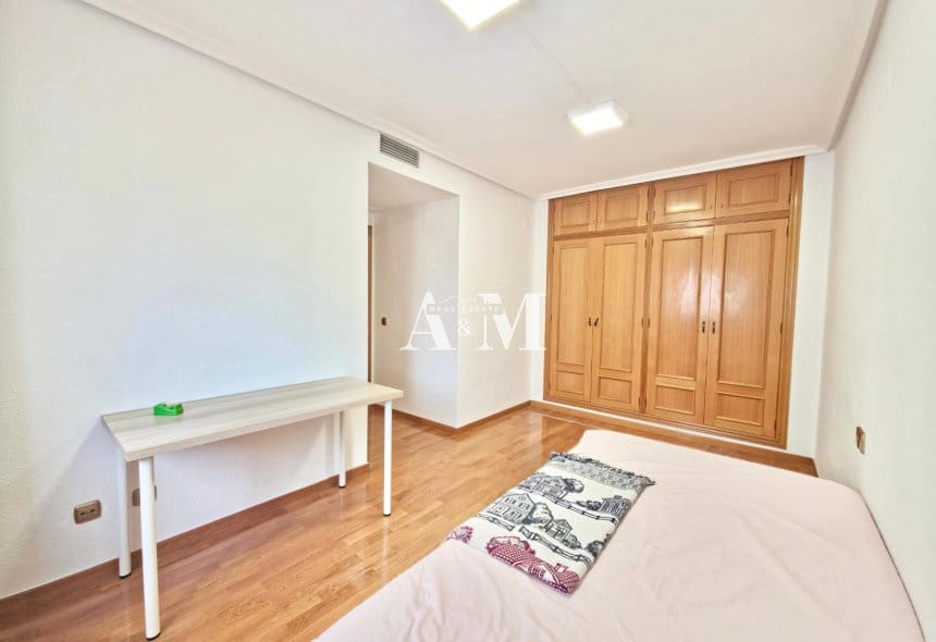 3 sypialnia Penthouse do wynajęcia w Miasto Alicante / Alacant z garażem - 1 700 € (Ref: 10111047)