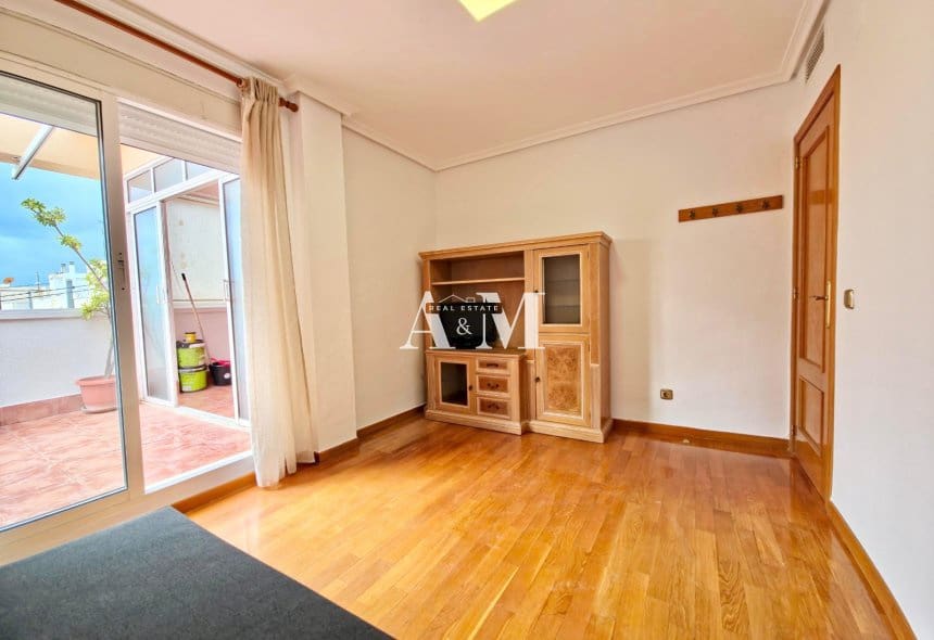 3 sypialnia Penthouse do wynajęcia w Miasto Alicante / Alacant z garażem - 1 700 € (Ref: 10111047)