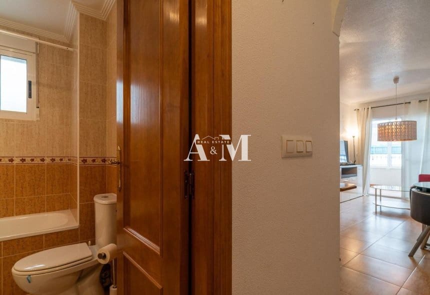 Apartamento de 2 habitaciones en Playa Flamenca en alquiler con piscina - 800 € (Ref: 10111841)