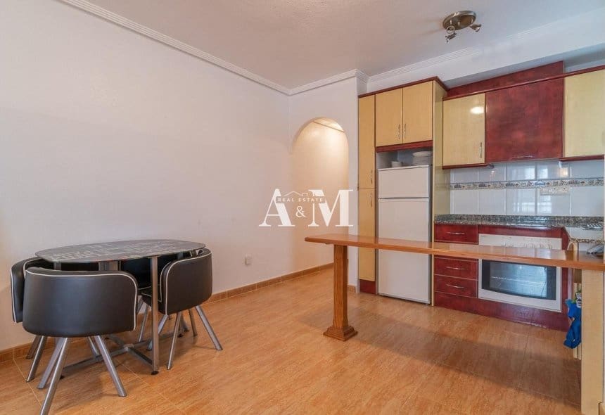 Apartamento de 2 habitaciones en Playa Flamenca en alquiler con piscina - 800 € (Ref: 10111841)