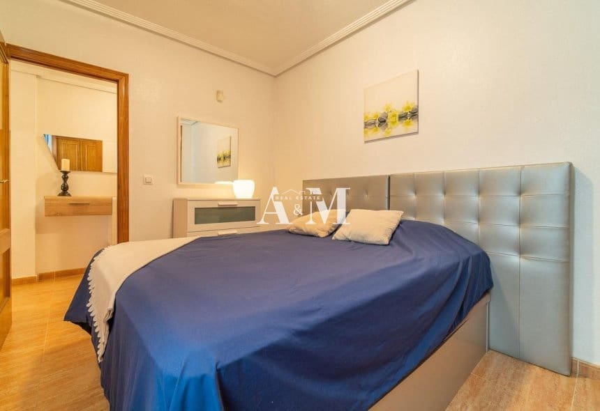 Apartamento de 2 habitaciones en Playa Flamenca en alquiler con piscina - 800 € (Ref: 10111841)