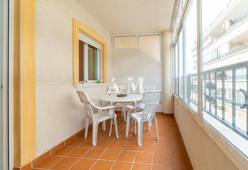 Apartamento de 2 habitaciones en Playa Flamenca en alquiler con piscina - 800 € (Ref: 10111841)