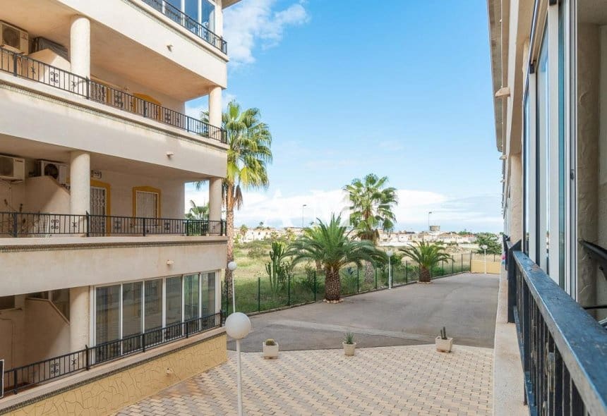 Apartamento de 2 habitaciones en Playa Flamenca en alquiler con piscina - 800 € (Ref: 10111841)
