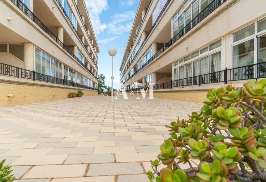 Apartamento de 2 habitaciones en Playa Flamenca en alquiler con piscina - 800 € (Ref: 10111841)