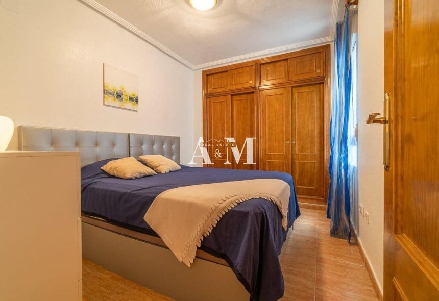 Apartamento de 2 habitaciones en Playa Flamenca en alquiler con piscina - 800 € (Ref: 10111841)