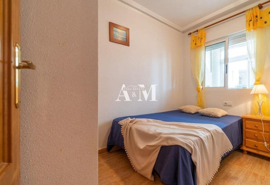 Apartamento de 2 habitaciones en Playa Flamenca en alquiler con piscina - 800 € (Ref: 10111841)