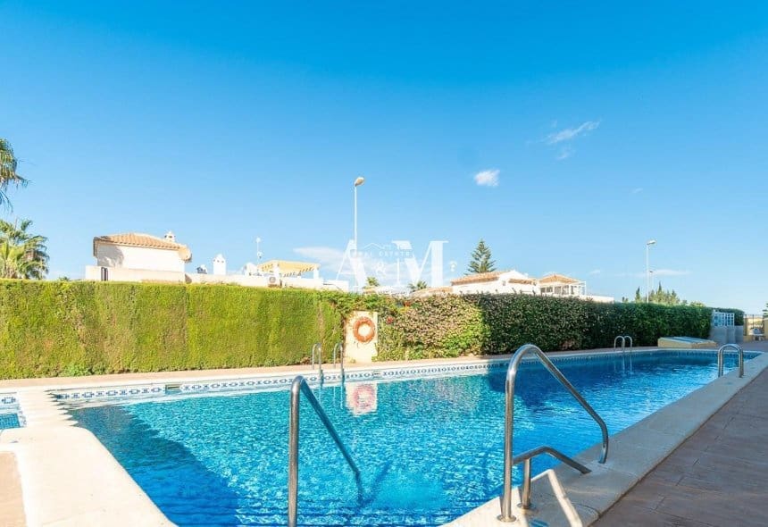 Apartamento de 2 habitaciones en Playa Flamenca en alquiler con piscina - 800 € (Ref: 10111841)