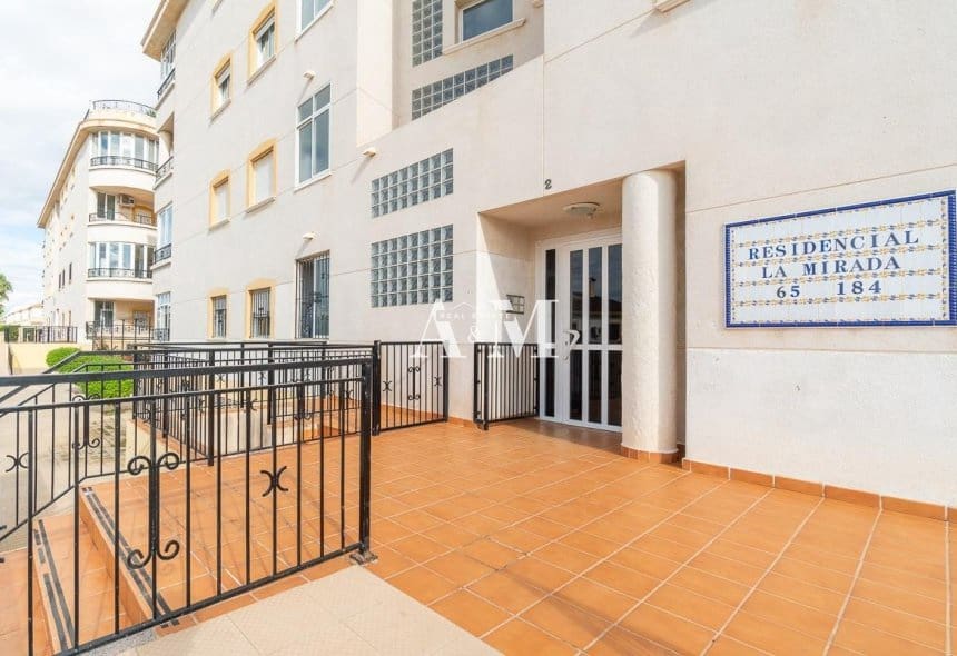Apartamento de 2 habitaciones en Playa Flamenca en alquiler con piscina - 800 € (Ref: 10111841)