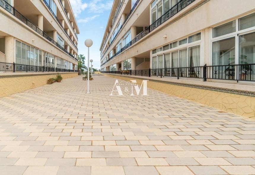 Apartamento de 2 habitaciones en Playa Flamenca en alquiler con piscina - 800 € (Ref: 10111841)