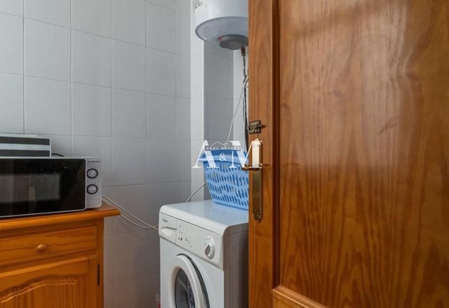 Apartamento de 2 habitaciones en Playa Flamenca, Orihuela en alquiler con piscina - 800 € (Ref: 10111841)