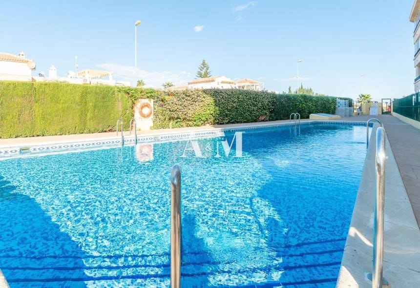 Apartamento de 2 habitaciones en Playa Flamenca en alquiler con piscina - 800 € (Ref: 10111841)