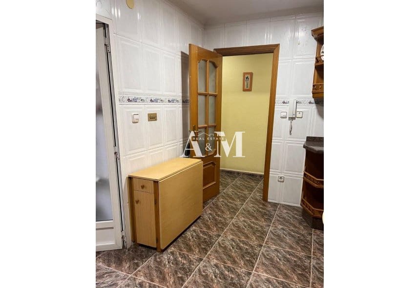 3 quarto Apartamento para arrendar em Elche / Elx - 900 € (Ref: 10113520)