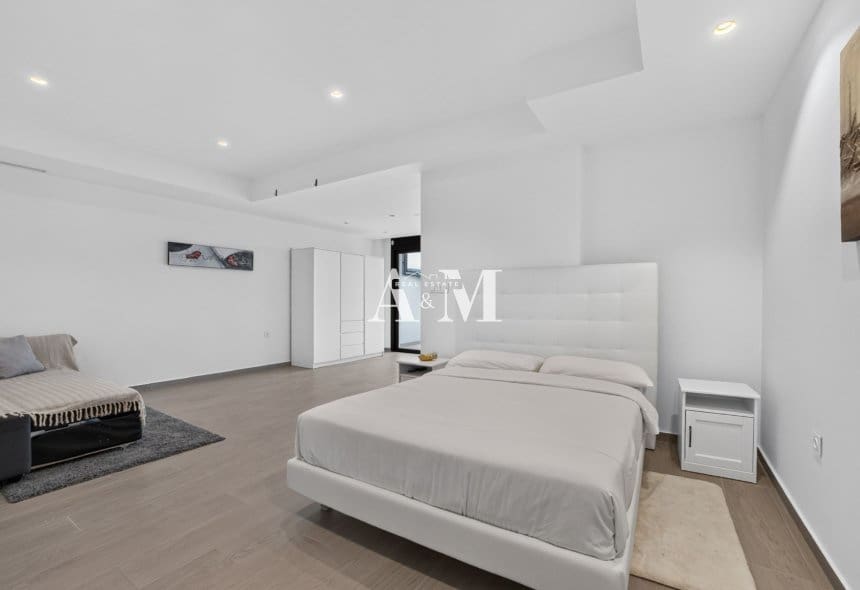 4 sypialnia Willa do wynajęcia w Benijofar z basenem garażem - 2 350 € (Ref: 10117087)