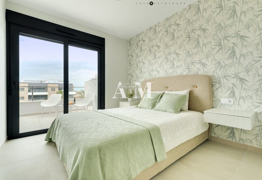 2 sovrum Takvåning att hyra i Playa Flamenca med pool - 2 500 € (Ref: 10117492)
