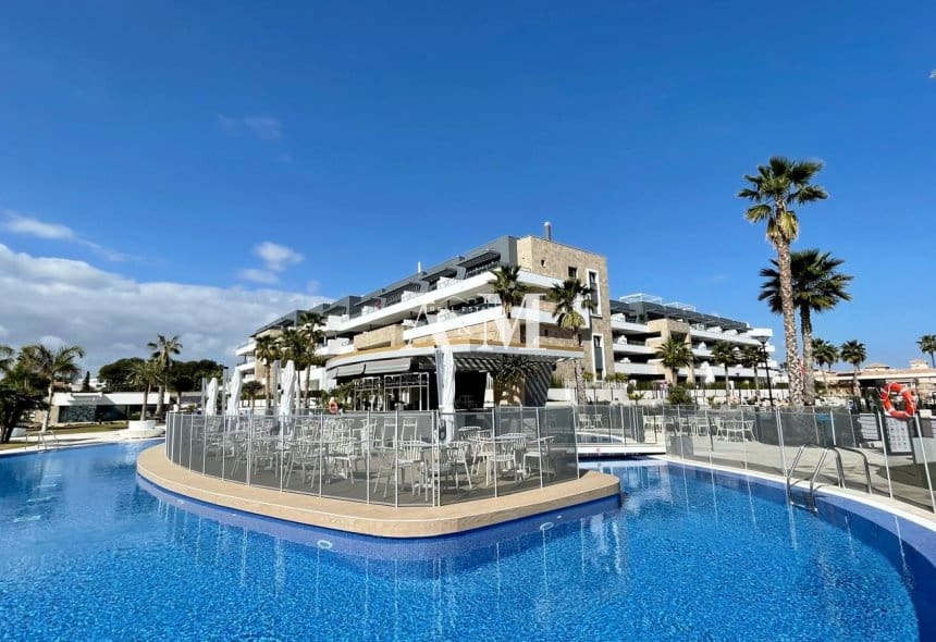 2 sovrum Takvåning att hyra i Playa Flamenca med pool - 2 500 € (Ref: 10117492)