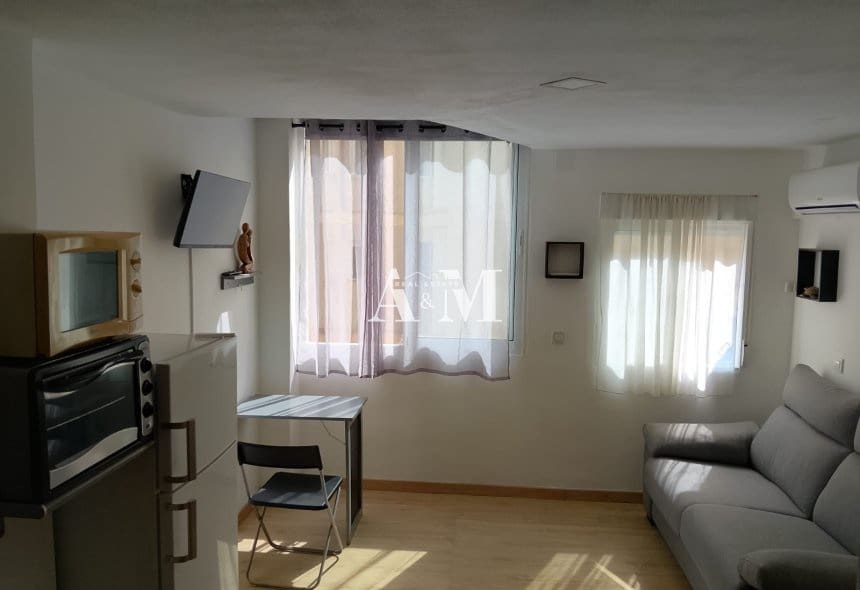 Studio til leje i Torrevieja med swimmingpool - € 600 (Ref: 10120886)