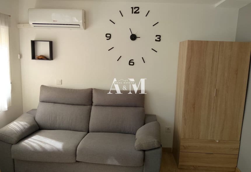 Studio til leje i Torrevieja med swimmingpool - € 600 (Ref: 10120886)