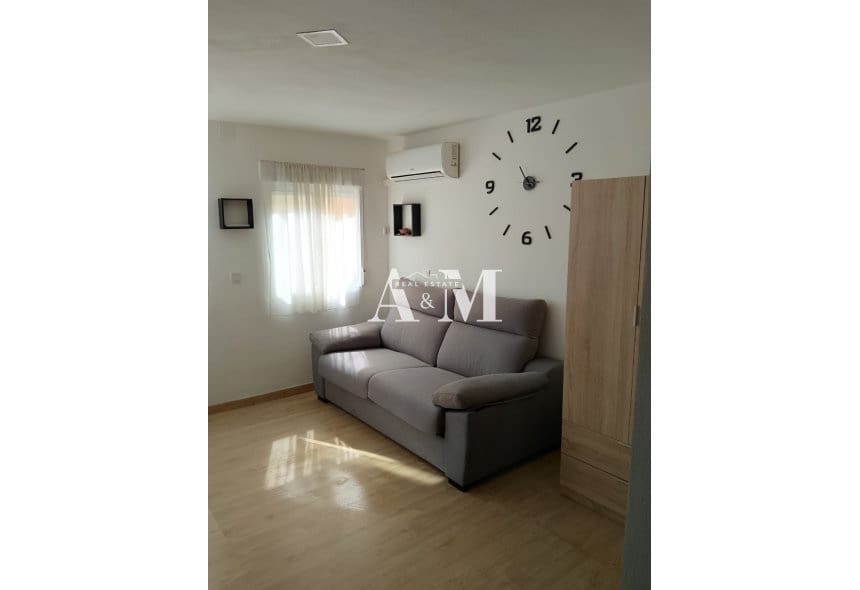 Studio til leje i Torrevieja med swimmingpool - € 600 (Ref: 10120886)