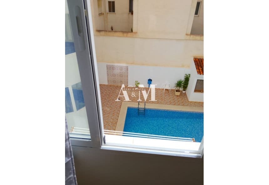 Studio til leje i Torrevieja med swimmingpool - € 600 (Ref: 10120886)