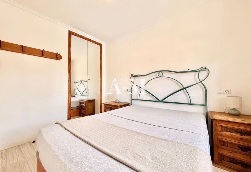 Bungalow de 2 habitaciones en Torrevieja en alquiler con piscina - 850 € (Ref: 10121096)