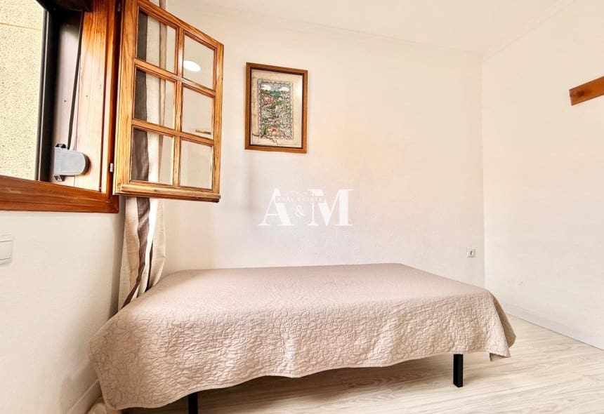 Bungalow de 2 habitaciones en Torrevieja en alquiler con piscina - 850 € (Ref: 10121096)