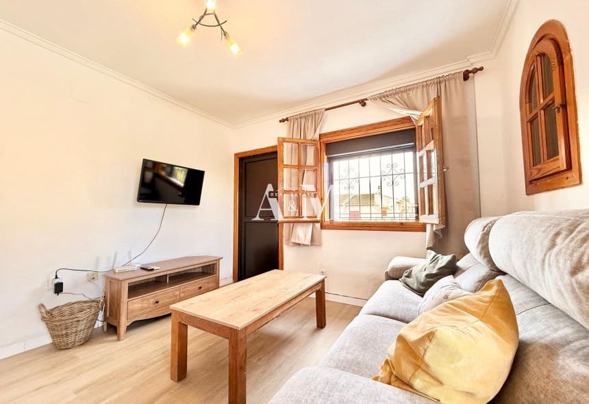 Bungalow de 2 habitaciones en Torrevieja en alquiler con piscina - 850 € (Ref: 10121096)