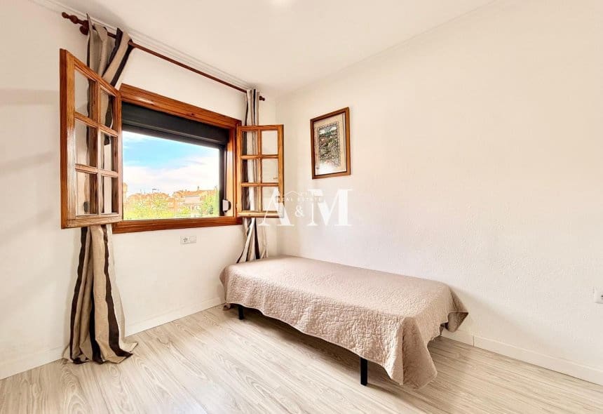 Bungalow de 2 habitaciones en Torrevieja en alquiler con piscina - 850 € (Ref: 10121096)