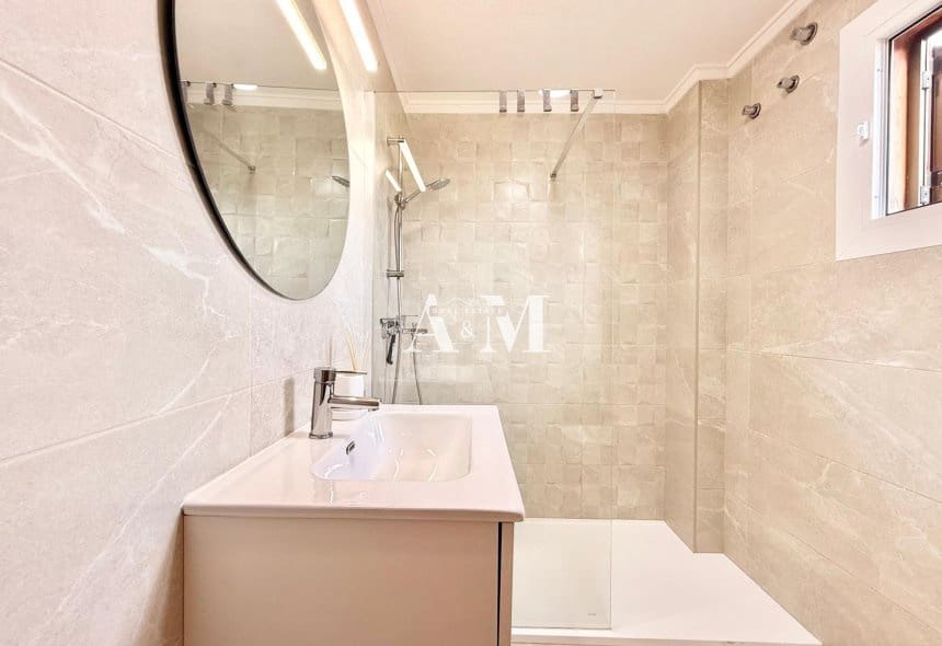 Bungalow de 2 habitaciones en Torrevieja en alquiler con piscina - 850 € (Ref: 10121096)