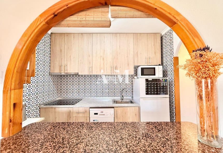 Bungalow de 2 habitaciones en Torrevieja en alquiler con piscina - 850 € (Ref: 10121096)